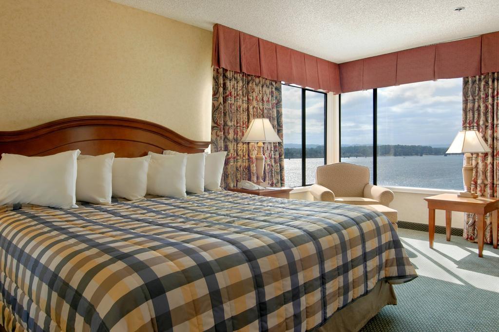 Red Lion Hotel Vancouver At The Quay Portland Room photo